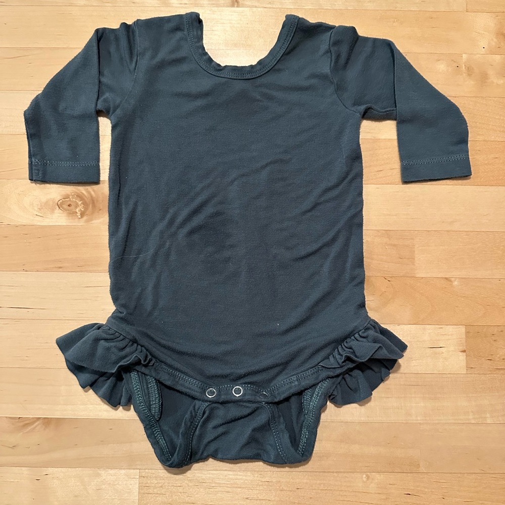 Kate & Quinn ruffle onesie